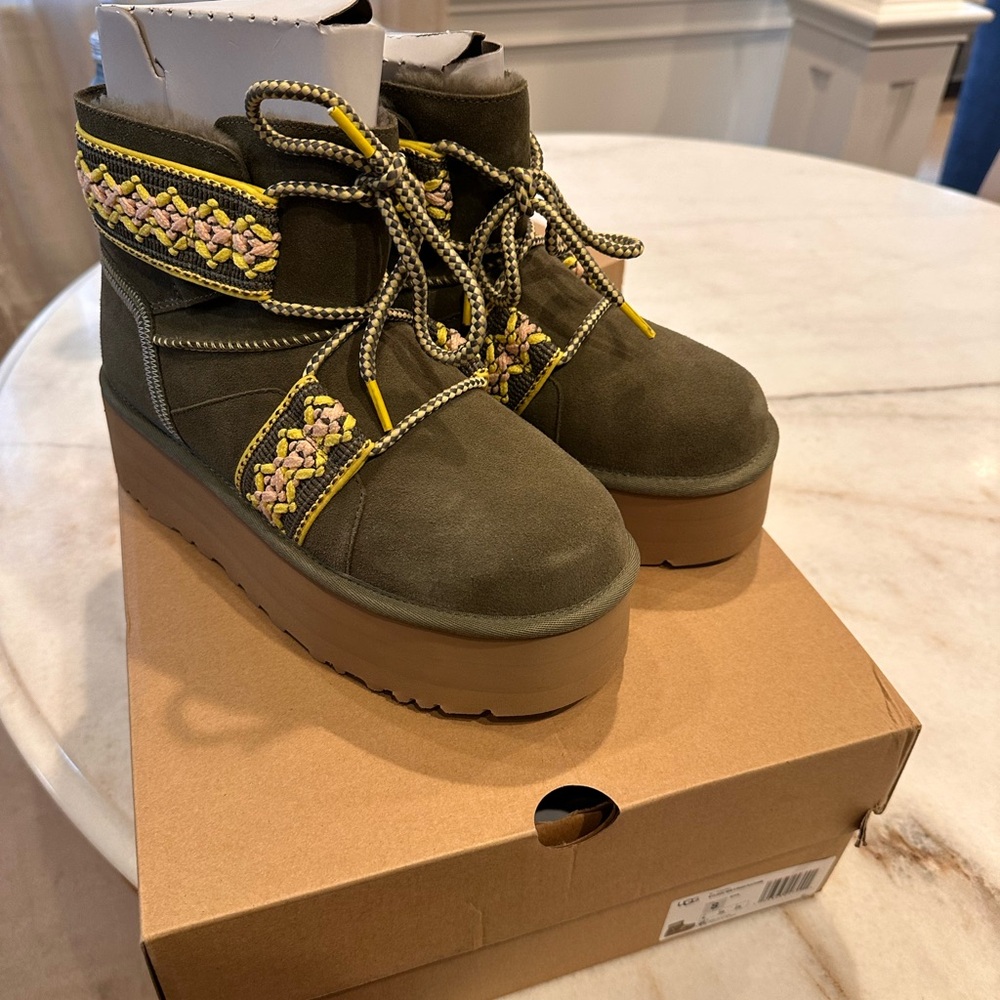 UGG classic II Mini Braid Green Boots with Chunky Sole and Decorative Lacing